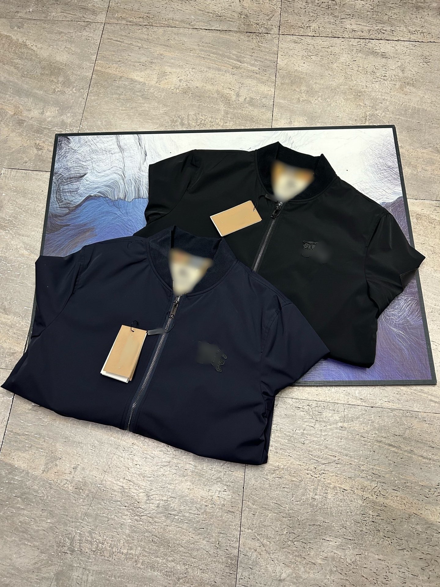 Designer 1:1 design men&#039;s stand up collar spliced plaid jacket leather label design lightweight and fashionable windproof and rainproof