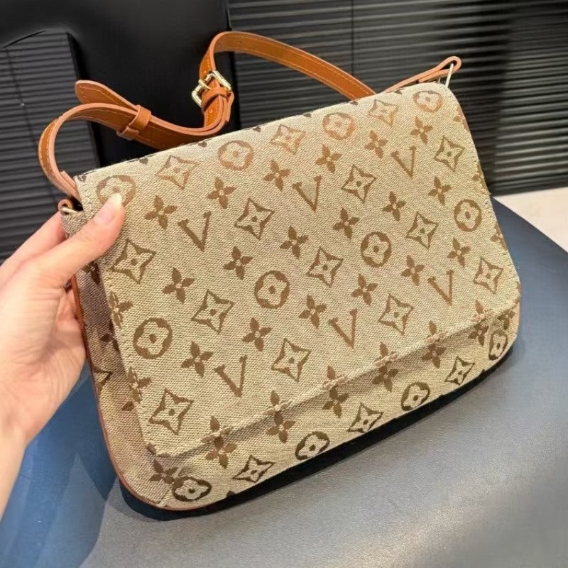 Designer Fashion Flip Makeup Bag Light Luxury Explosive Single Shoulder Bag Crossover Phone Bags