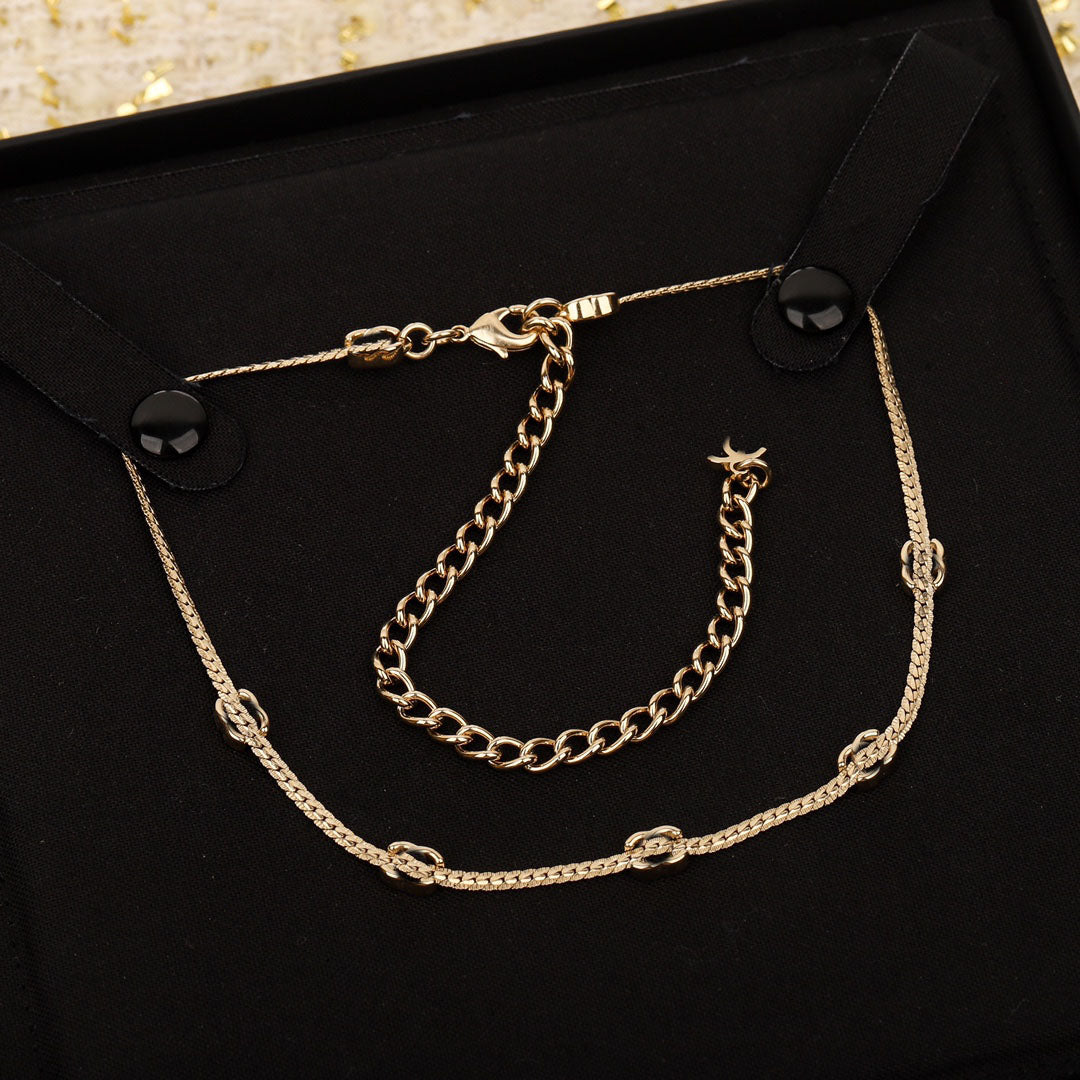 letter C Woman Pendant Necklaces Cclies gold chokers Necklace Luxury Designer Jewelry Women C logo Retro pearl Sweater chain 2121