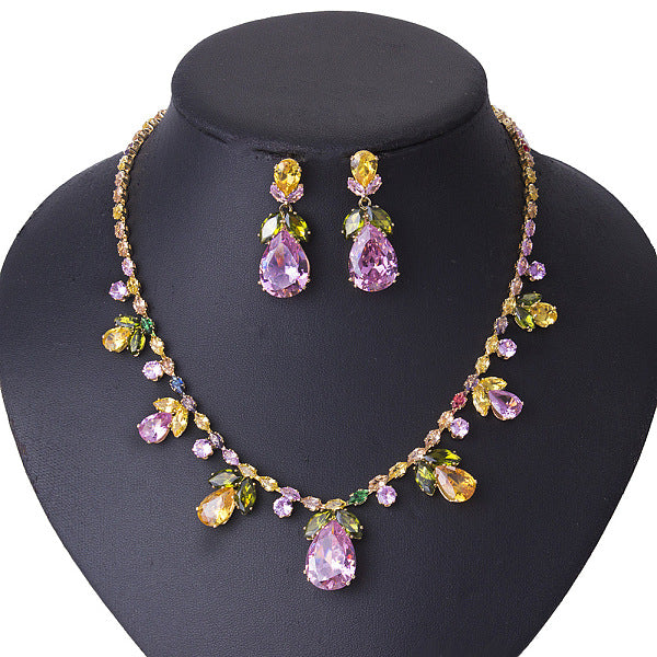 Conjuntos de collares y pendientes con colgante de circonita cúbica pavé de latón en forma de lágrima