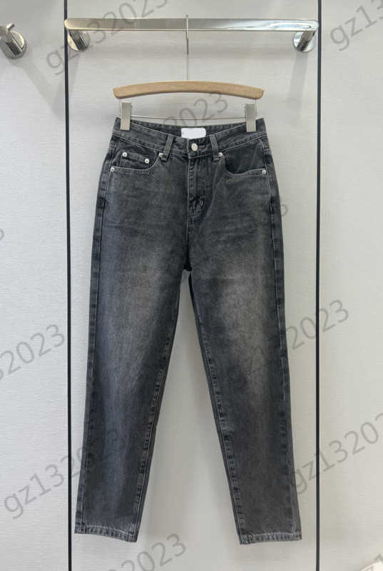 Womens Designer Jeans Gold Logo Printed Denim Pants Custom Buttons Solid Color Loose Trousers Fashion Brand Women Clothing 1970