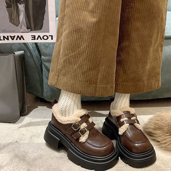 2025 sapatos casuais 11s British Style Shoes de pele quente Sapatos de viagem de viagem Sapatos confortáveis Ladies Brown Classic Plata