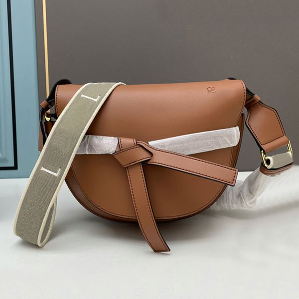 Shoulder Lady Gate Handbag Purse Genuine Leather Embroidery Letters On Strap Bags Fashion Letter Waist Wallet Mini Chest Pouch2024