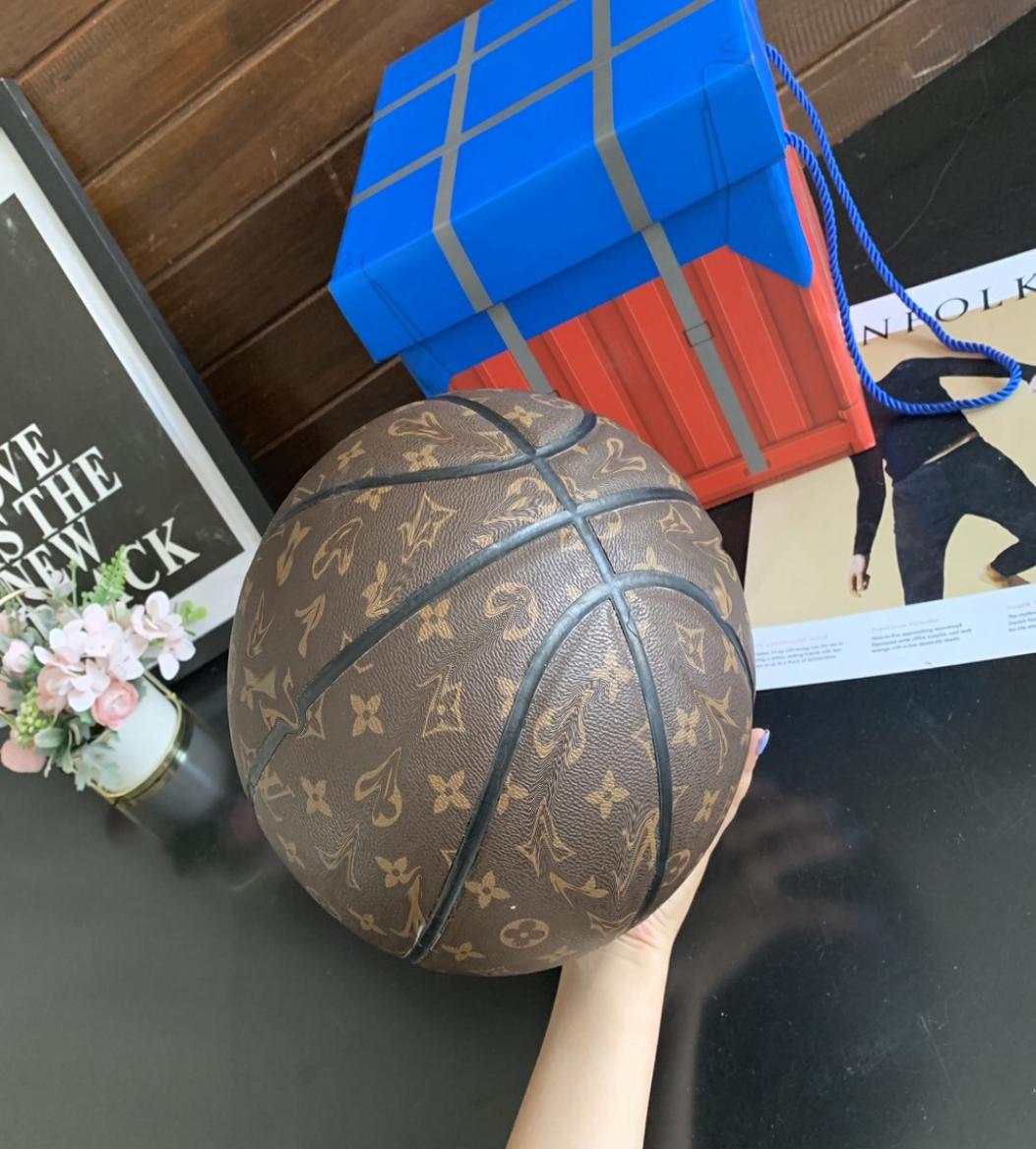 Delicare Designer PU Leather Basketball Ball Party Favor Fashion Classic Brown Merch ball Commemorative Edition Size 7 Basketballs5932501