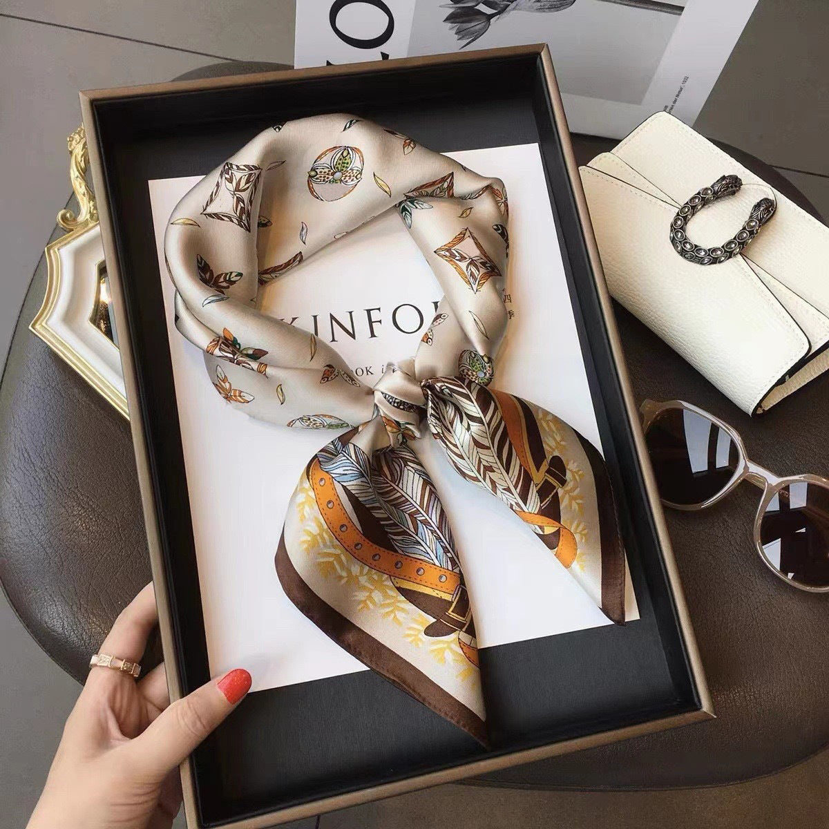 70X70 Simple Designer Letters Print Floral Silk Scarf Headband For Women Fashion Long Handle Bag Scarves Paris Shoulder Tote Lage Ribbon Head Wraps