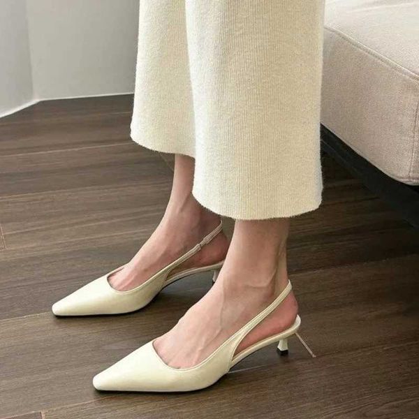 Sandálias pontiagudas Mulheres 2024 Verão Novo salto fino Baotou Fashion Korean Version após vazio salto alto feminino shoesc241014