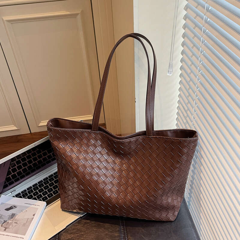 Designer Bags Handbags Casual Simple Elegant Tote Bags 2025 Knitting Leather Color Block Handwoven Large Capacity Handheld Underarm Bag