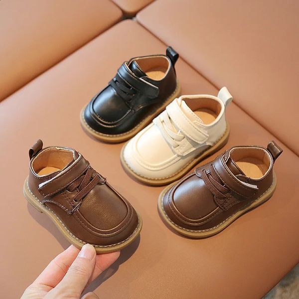 Baby Autumn Soft Sole Shoes Sapatos Childrens Blindable Solid Color Sapatos de couro pequenos Moda e lazer pré -caminhada nascida 250118