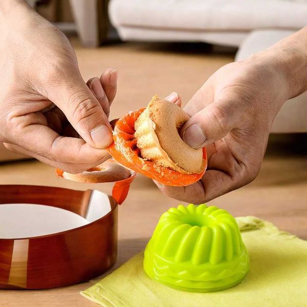 Enhance Your Baking Experience with this Vibrant Set of 6 Colorf Essential Silicone Cake Molds - Ideal for Crafting Delicious Z250113