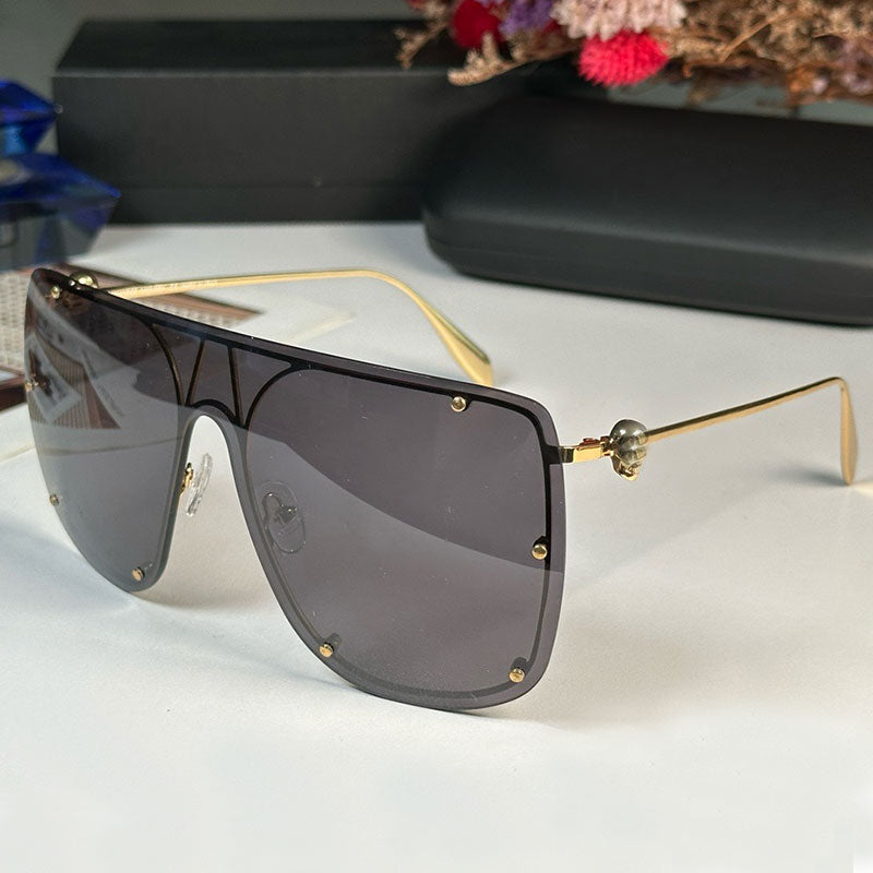 Luxury Men Miss Skull Mask Sunglasses in Gold AM0313 Designer oversized face mask Womens sunglasses Mens smoked lens glasses outdoor UV400 goggles