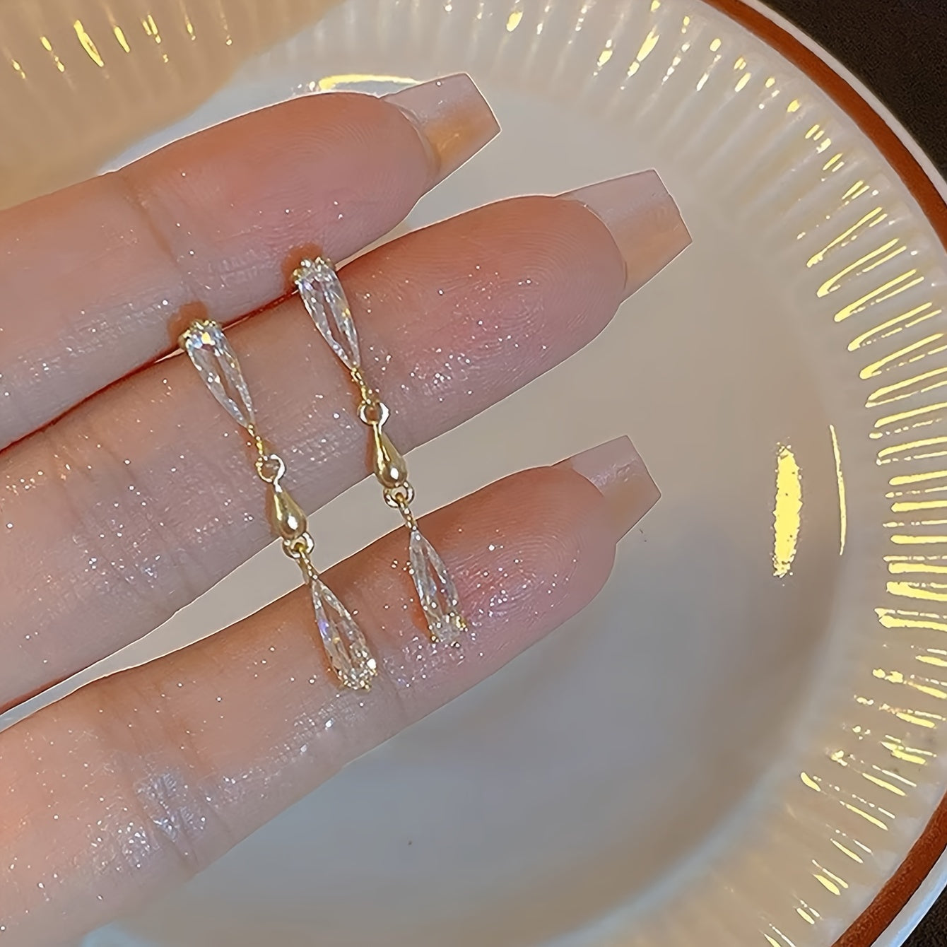 TEMU 2pcs Simple Luxurious Water Drop Dangle Earrings - Elegant & With Glass Inlay, Casual Attire, Elegant Stud Tassel Earrings With A Design Sense