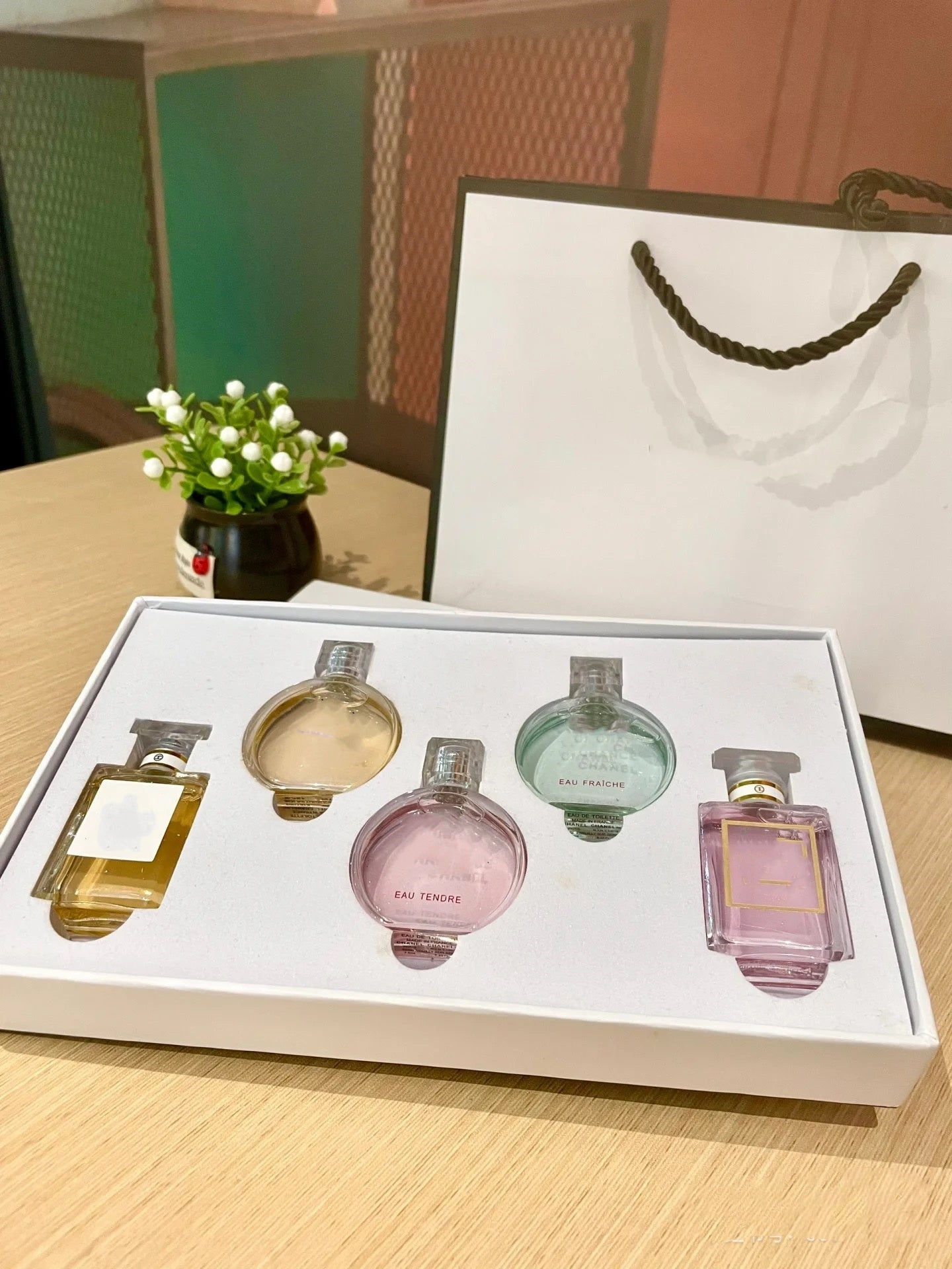 High quality gift set 15ml perfume lipsticks eyeliner mascara 5 in 1 with box Lips cosmetics kit for women Lady gift drop man blue bottle long lasti