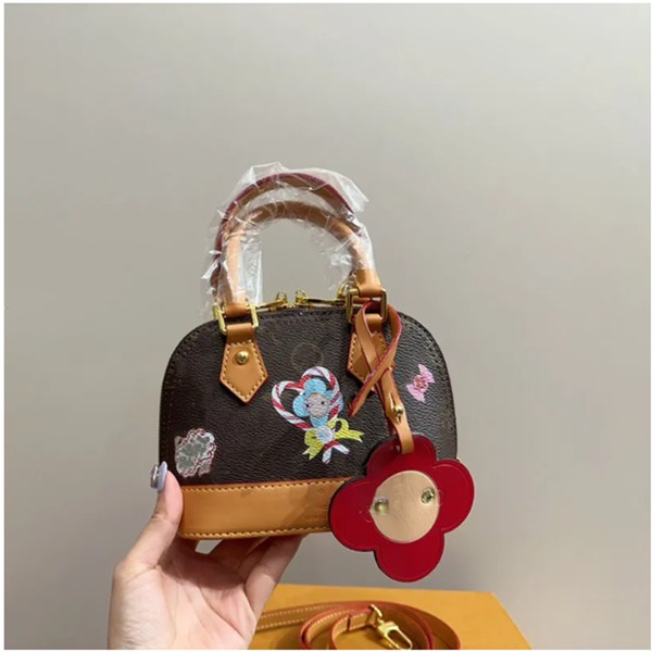 24ss Women Luxurys Designers Bags Leather Shell Totes Handbag Wallets Bag Messenger Purse Card Holder pouch Laptop Bag Messenger Bag 16cm