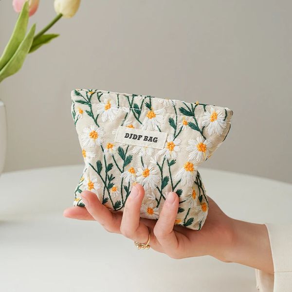 White Embroidery Daisy Womens Makeup Bag Portable Coin Purse Key Case Cosmetics Lipstick Storage Liner Ins 240827