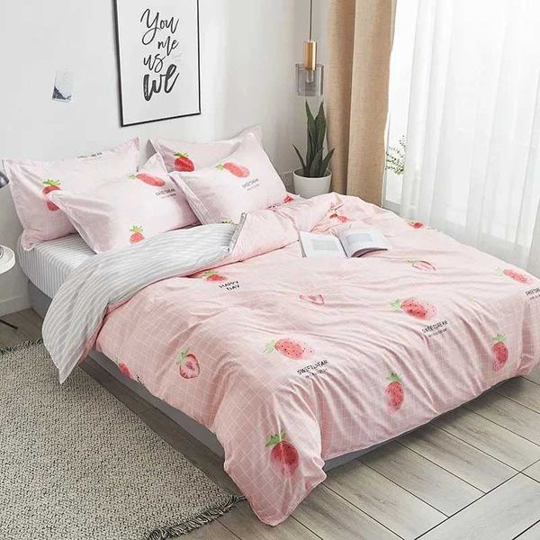 Princess Style Bedding Four-piece Set Cartoon Strawberry Printed Bed Sheet Pillowcase Quilt Cover Home Girls Room BeddingM240816