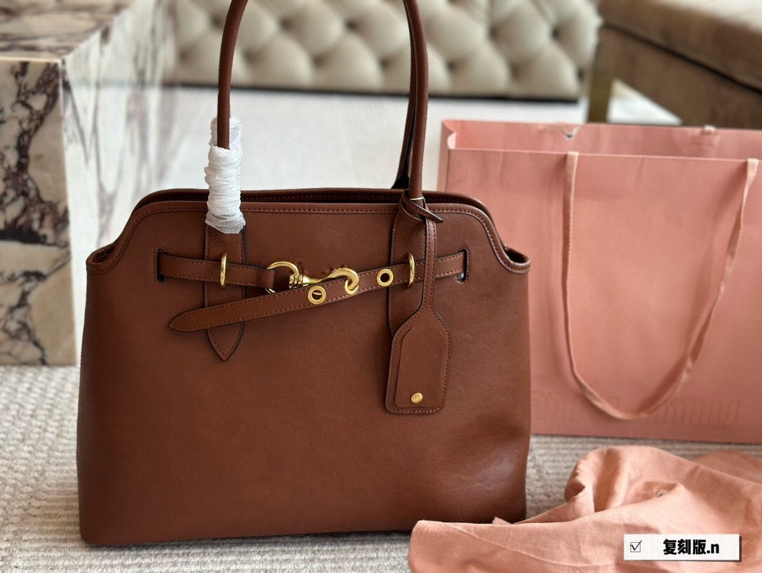 A547-AAAA Small Fresh Lily Flower Cosmetic Bag - Portable Travel Skin Care Storage