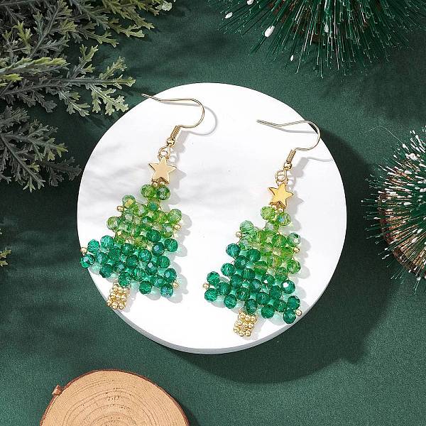 Boucles d'oreilles pendantes en perles de verre faites à la main avec un arbre de Noël