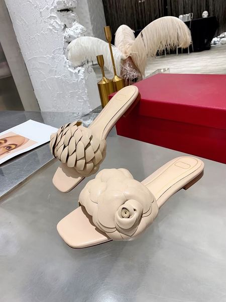 FamousBrandShoesNewSlippersSandals Anti slip Classic Rose Square Head Open Toe Flat Heel SlippersWomen&#039;s Fashion Slippers