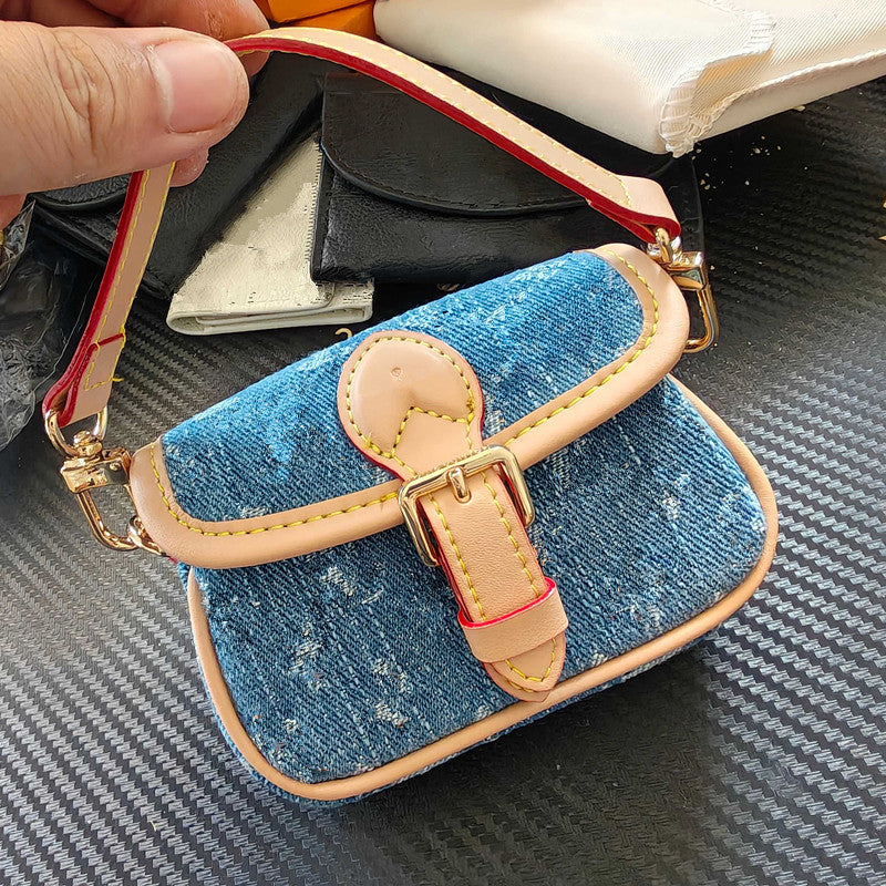 Cute mini bag with white, brown and denim color high-quality accessories. Headphone bag, wallet. key bag Size: 11*8*4.5CM