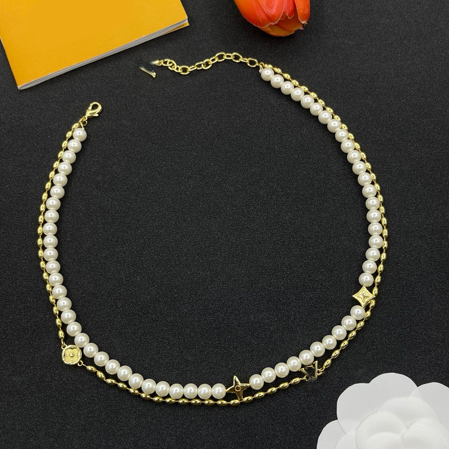 Designer Necklace Luxury Brand Pearl Clover Charm Pendant Necklace Gold Silver Plated Beads Chain Necklace Chokers Statement For Men Women Fashion J