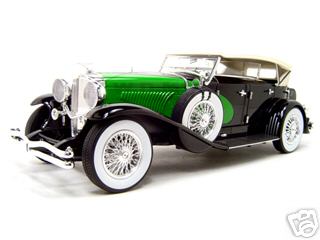 1934 Duesenberg Model J Black and Green with Cream Top 1-18 Diecast Model Car by Signature Models
