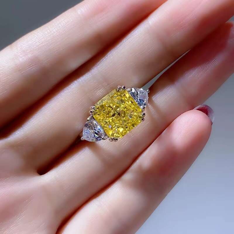 DHCollections Stylish Metal Finger Ring for Her Size 5-9 Jewellery Gift