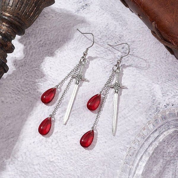 Boucles d'oreilles pendantes en alliage en forme de larme avec épée