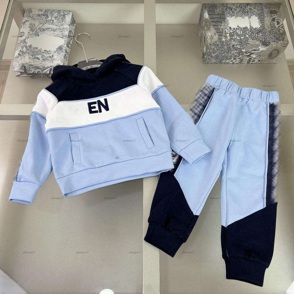 Top baby Tracksuits child hoodie set Autumn set kids designer clothes Double pocket design sweatshirt and A875X24N215 sweatpants