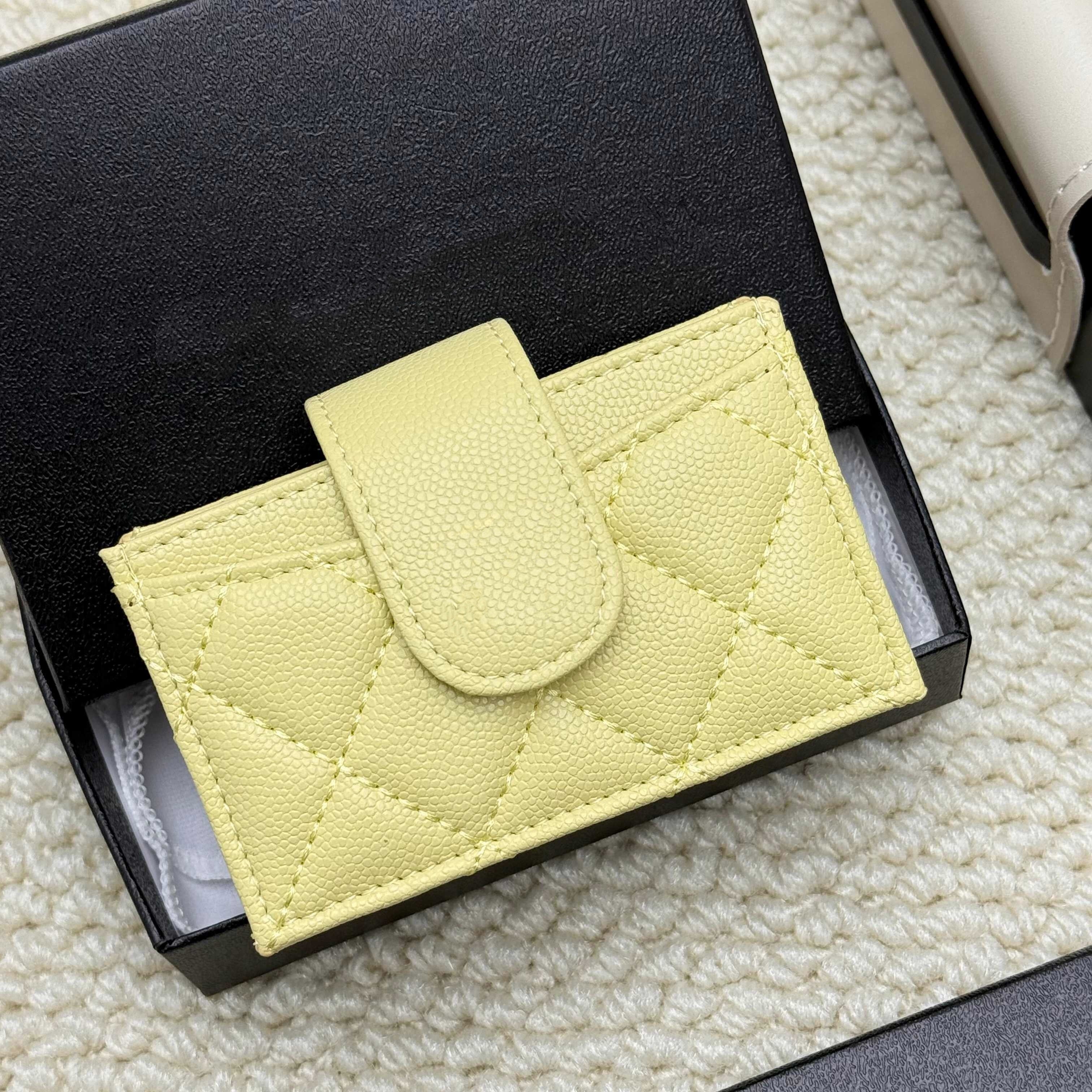 A581-AAAA Small Fresh Lily Flower Cosmetic Bag - Portable Travel Skin Care Storage