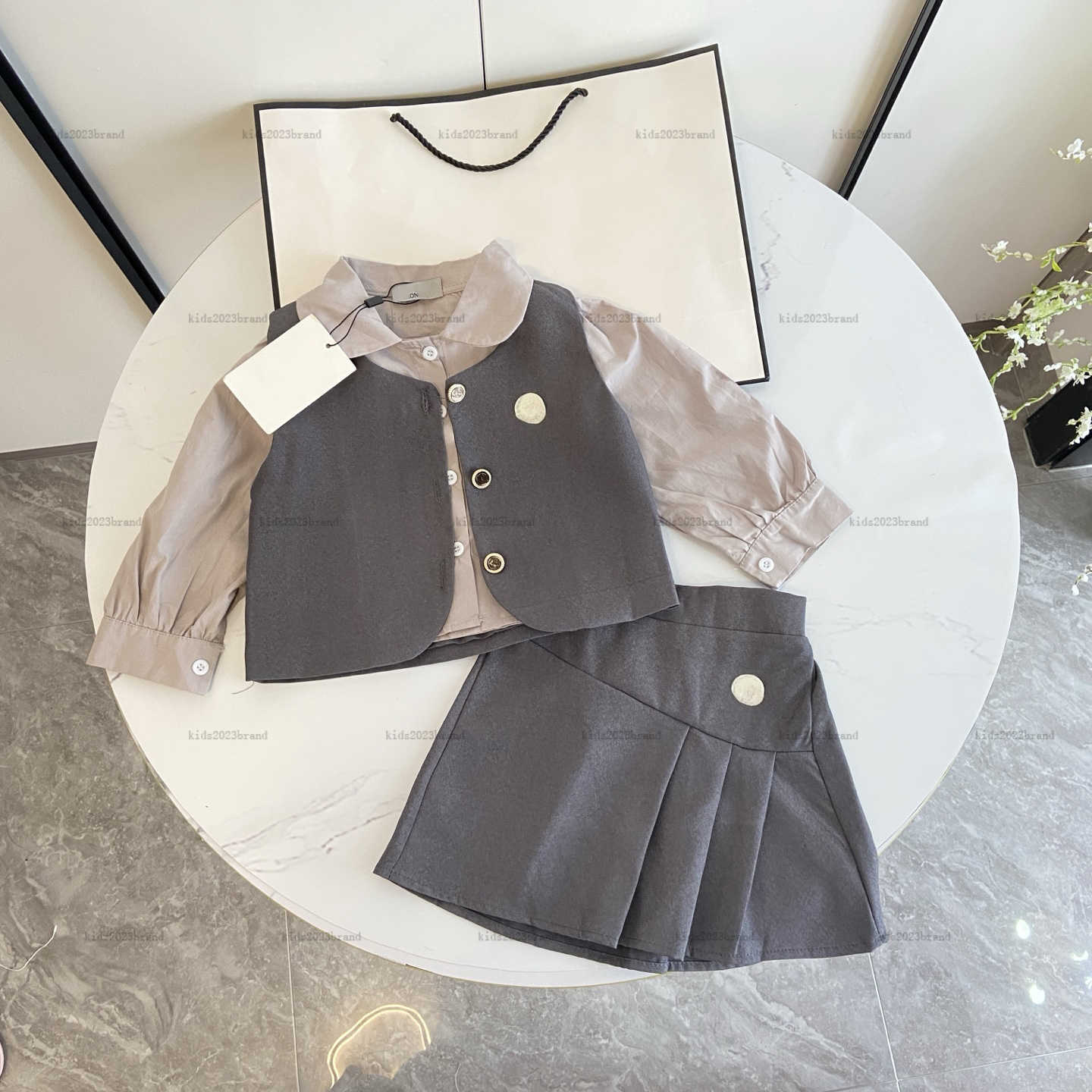 girls dress suit Simple design baby two-piece Summer kids designer clothes waistcoat Long-sleeved shirt and skirts A17X02N000