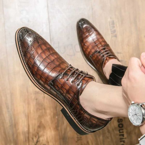 Dress Shoes Mens Pointed Toe Leather Shoes Black Glossy Mens Loafers Slip on Flat Pointed Toe Designer Shoes Mens Business Dress Shoes H2406