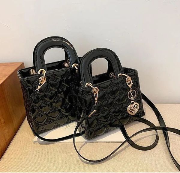 2024 Evening Bags Heart Embossed Leisure Handbags Chic Luxury Patent Leather Small Shoulder Messenger Purses Women Hand designer bag