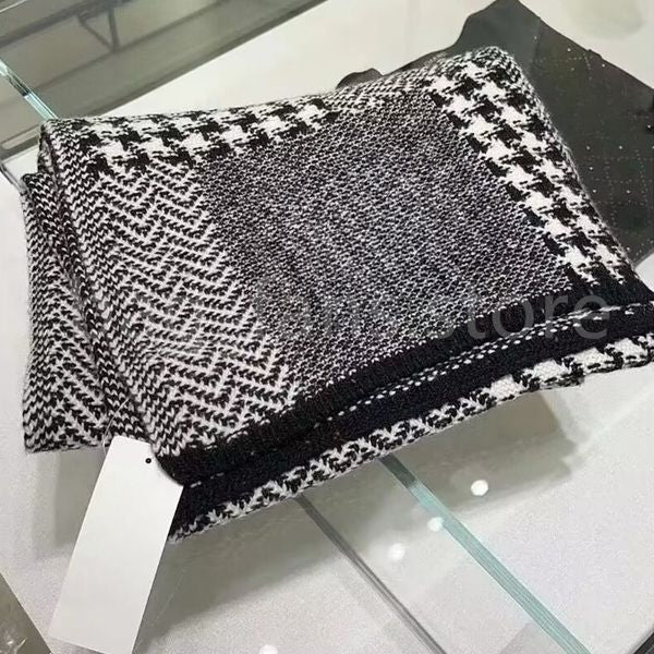 Brands Scarves with Plaid Weave Fashion Designer Two-color Jacquard Scarf for Women 24922