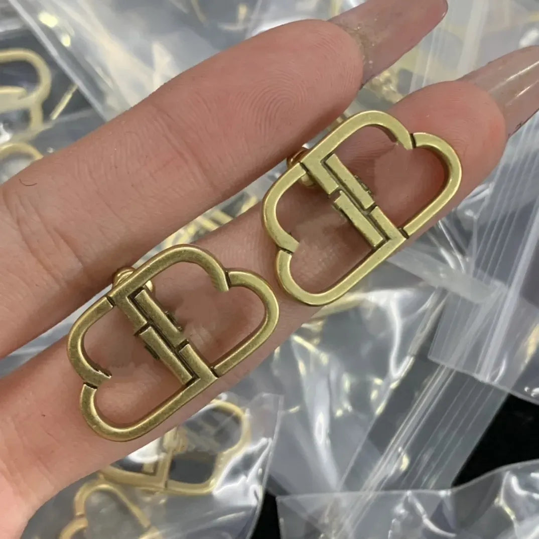 Luxury Pearl Earrings Designer Letters Gold Earring Stud Elegant Women Jewelry Silver Earings Gift Couple Diamond Hoop Earing Charm Studs Hoops CYG2