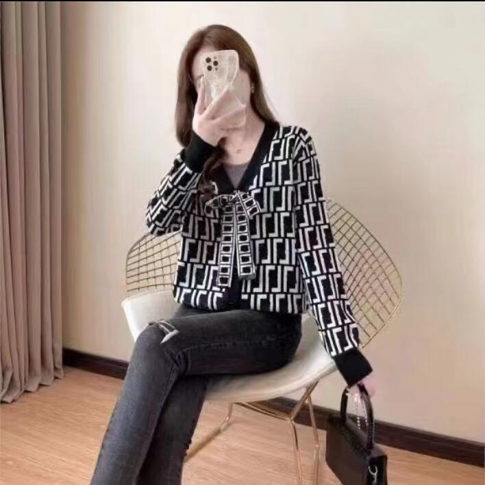 Sweater Women&#039;s Autumn Round neck striped fashion Long Sleeve Women High End Jacquard Cardigan knitting Sweaters Coats 2022FF