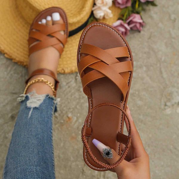 Summer new womens flat Roman shoulder strap sandals with non slip rubber soles fashionable womens shoes Y241011
