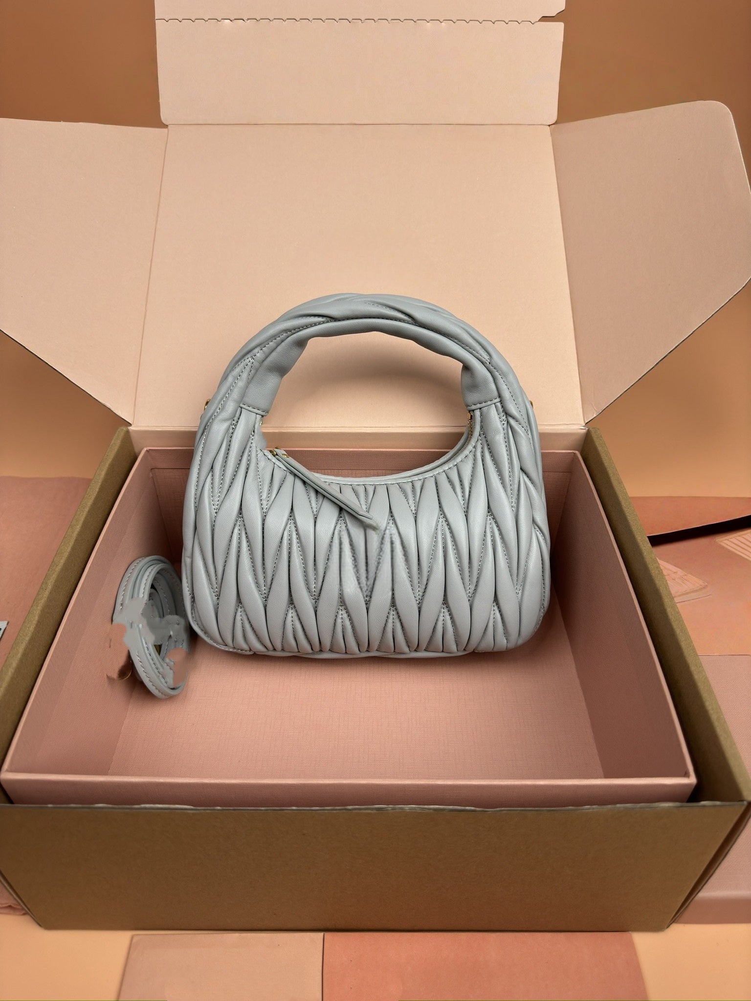 M003 Sophisticated Full Grain PU Material Tote Durable & Stylish Fashion Accessory