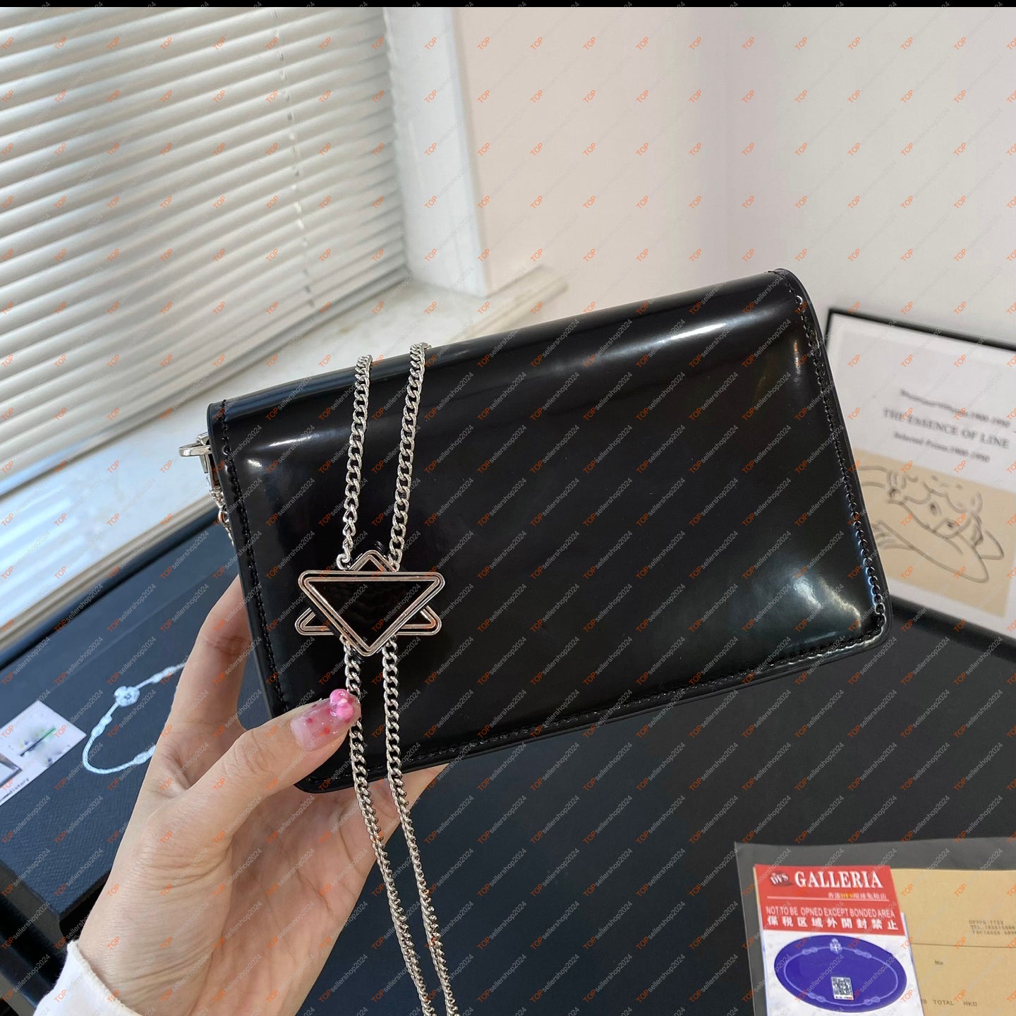 Designer women&#039;s bag high-quality patent leather women&#039;s shoulder bag handbag geometric logo decoration women&#039;s chain flip handbag