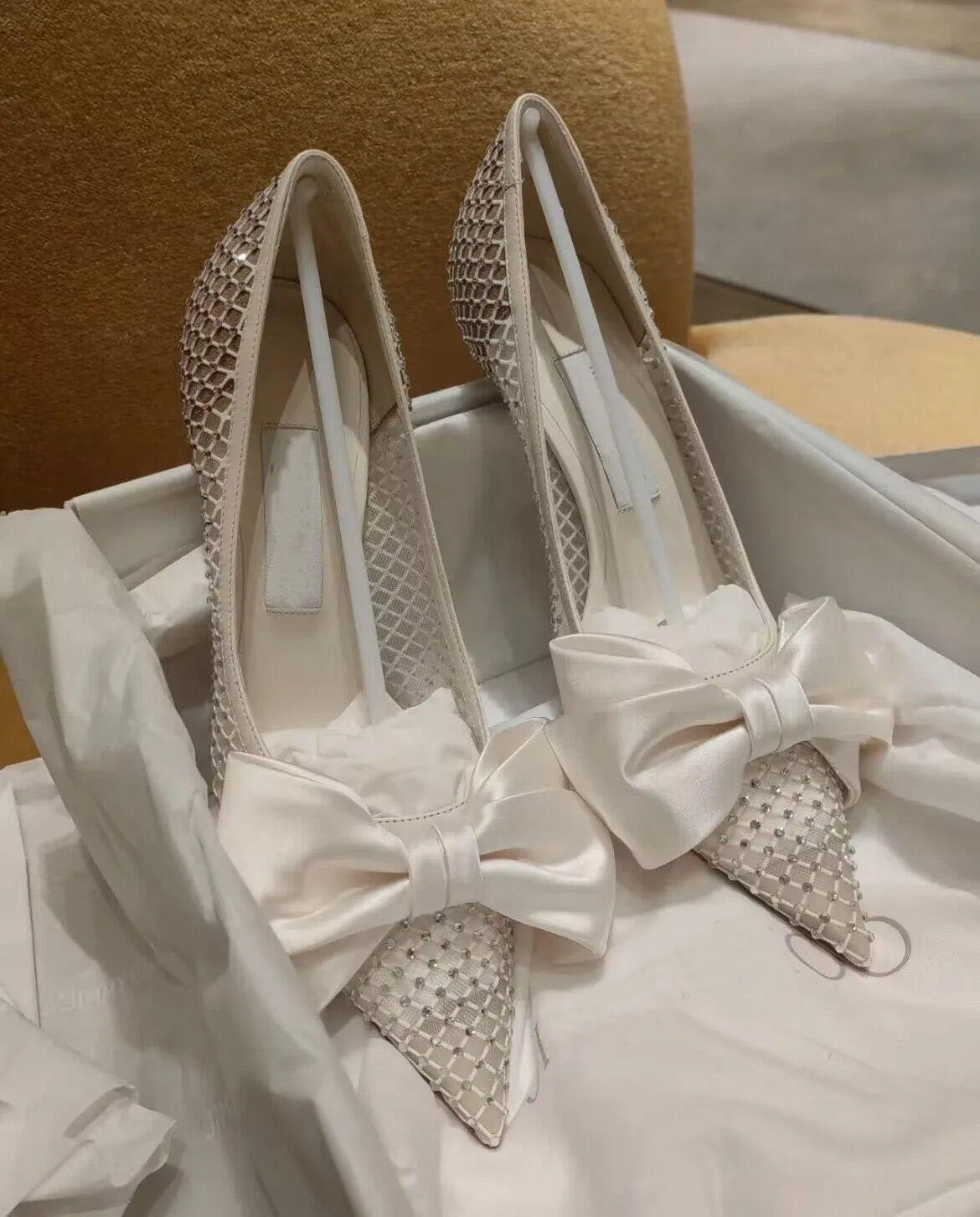 Top Luxury Love Sandals Shoes Black White Crystal Mesh Pumps with Bow Women Pointed Toe High Heels Party Dress Wedding Lady Elegant Working