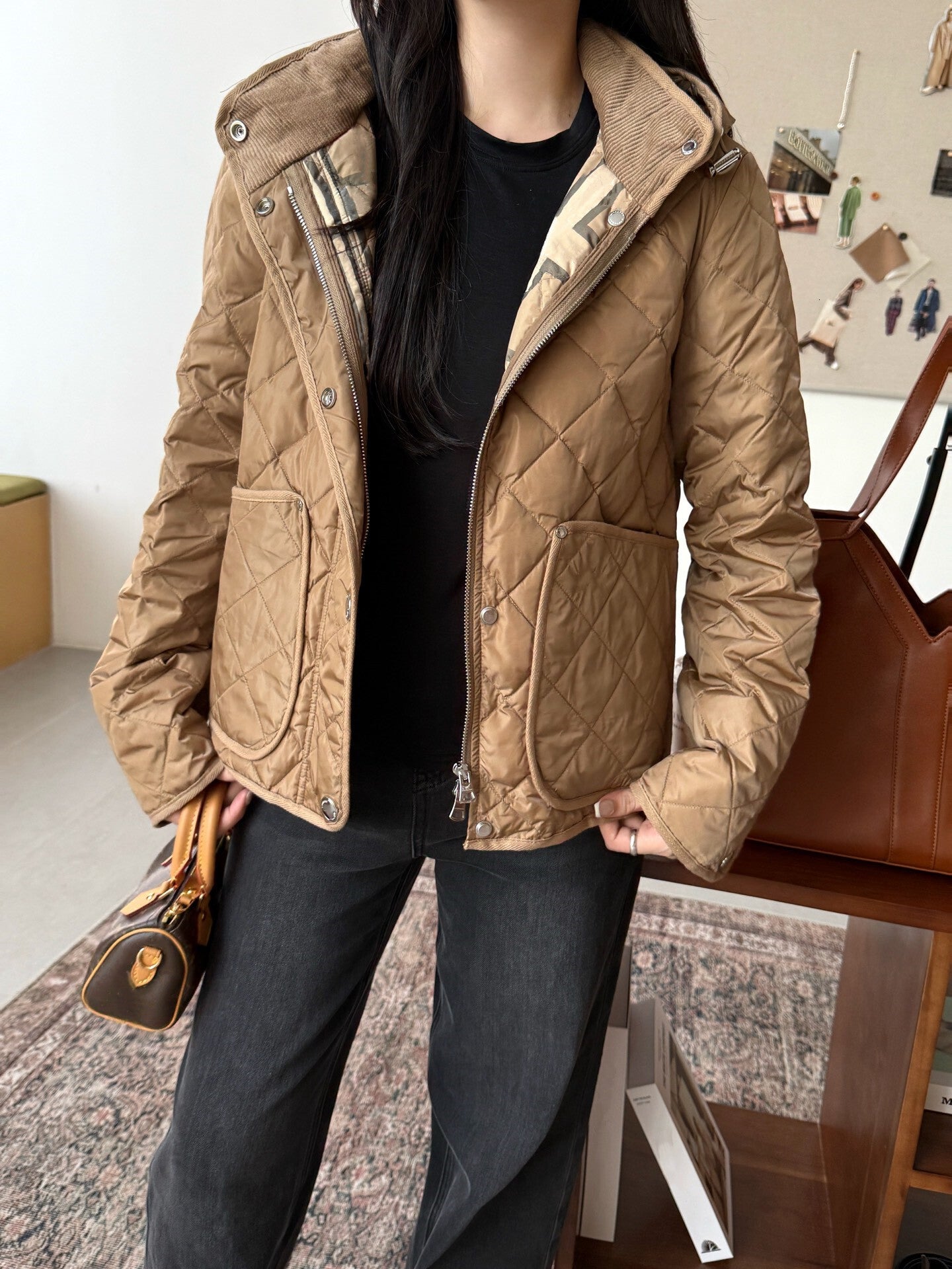 Womens Down Coat Fashion Lightweight Warm Slim Fit Luxury Premium Outerwear Natural White Goose Down Filling Top Quality Elegant Lattice Lining Puff