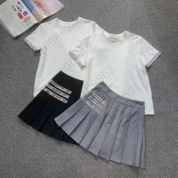 Women skirts suit Designer tshirt two-piece brand woman dress set Women Fashion t-shirt pleated skirt casual short skirts 2pcs Dec 11 a10f
