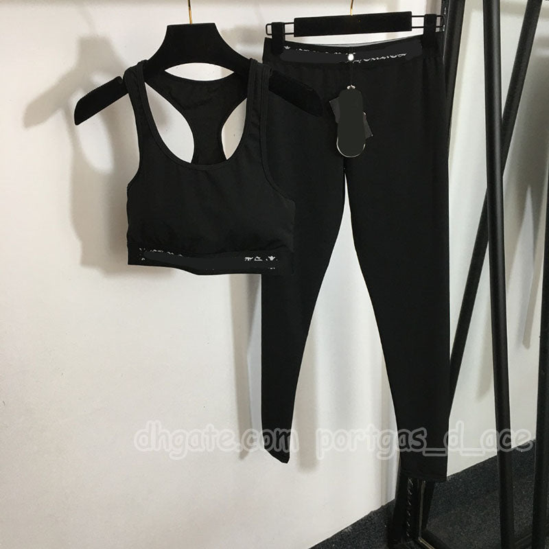 Luxury Yoga Bra Leggings Set Designer Sporty Tanks Top Pants Outfits Black Summer Gym Sportswear Tracksuits