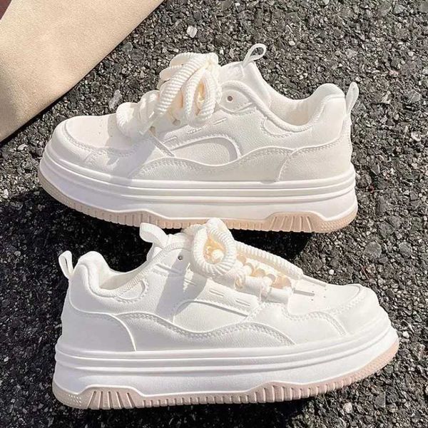 2024 Novos sapatos de moda Sapatos esportivos de sola grossa para Wen Spring e Autumn Round-toed Lace-up Celtable Sports Shoes Z250102