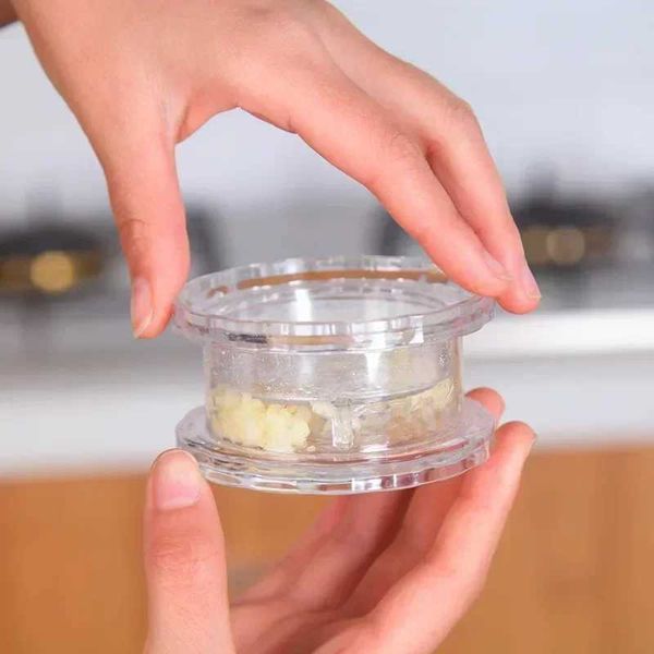 Household Classic Peeling Garlic Crusher Food Processor Garlic Press Roll Crusher Chopper Utensils Kitchen Gadget X250125
