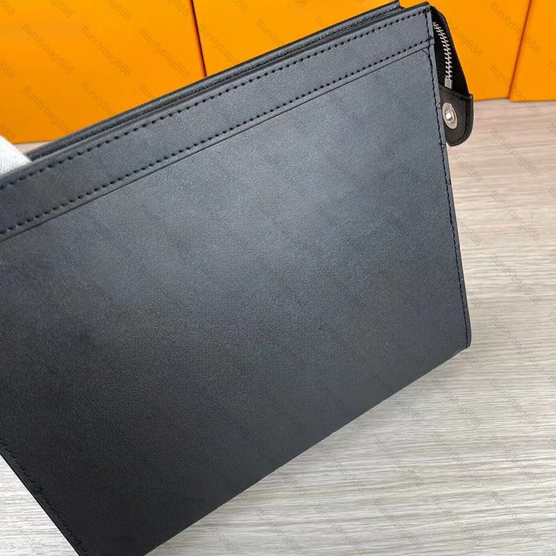 Designer Pochette Voyage Handbag Men Women Leather WASH BAG Clutch Bag Wallet M61692