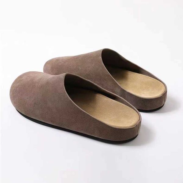 slides clogs Men women wear plus size Boken slippers for autumn . They can be worn as outerwear in suede leather with one foot and flat bott