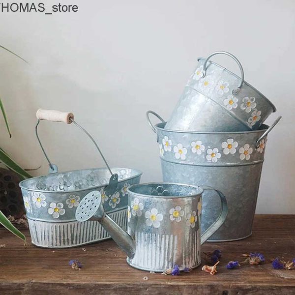 Planters Pots Vintage Embossed Iron Flower Pot Small Flowers Vase Watering Can Hanging Plant Balcony Bucket Home Garden Decorations Ornament