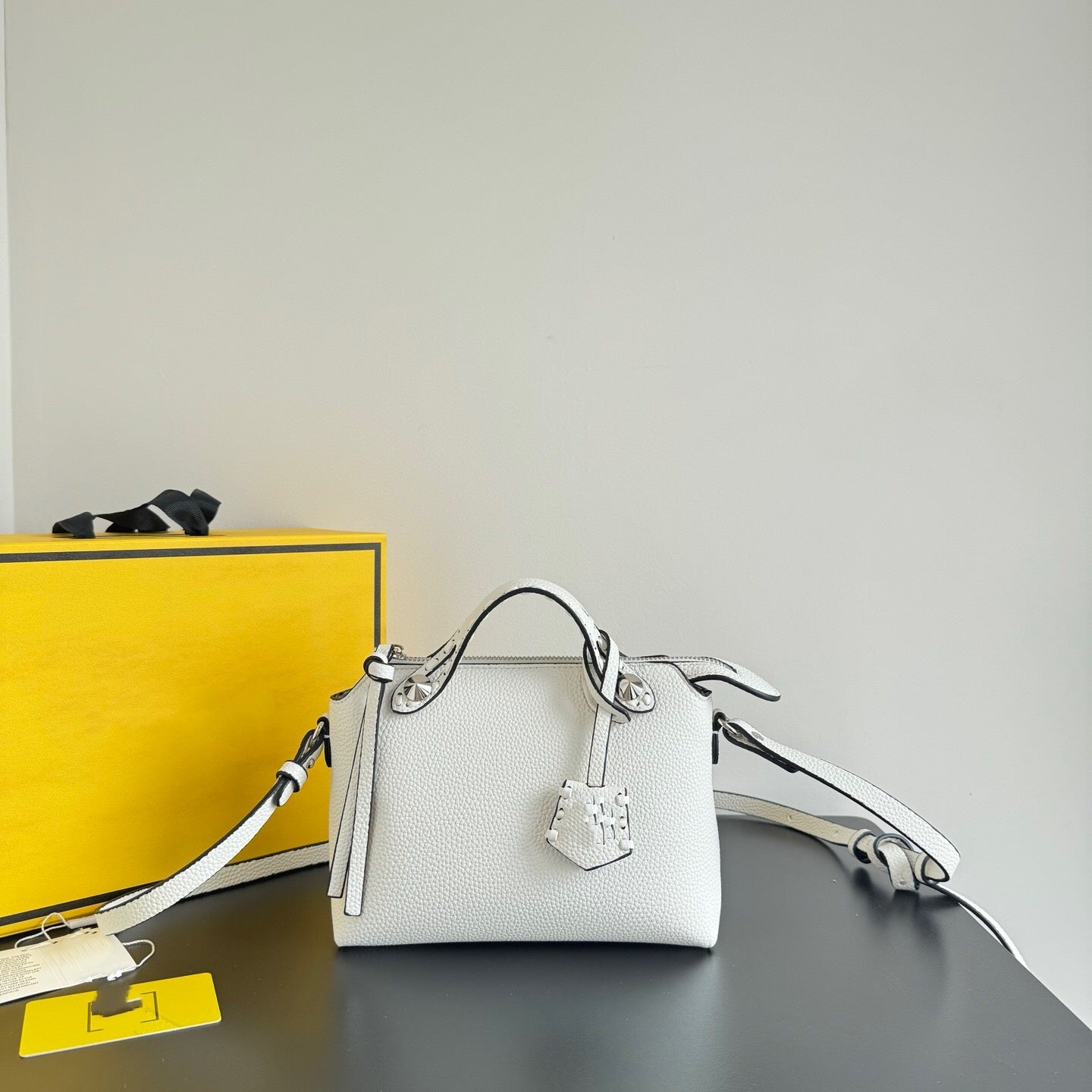 A542-AAA Small Fresh Lily Flower Cosmetic Bag - Portable Travel Skin Care Storage