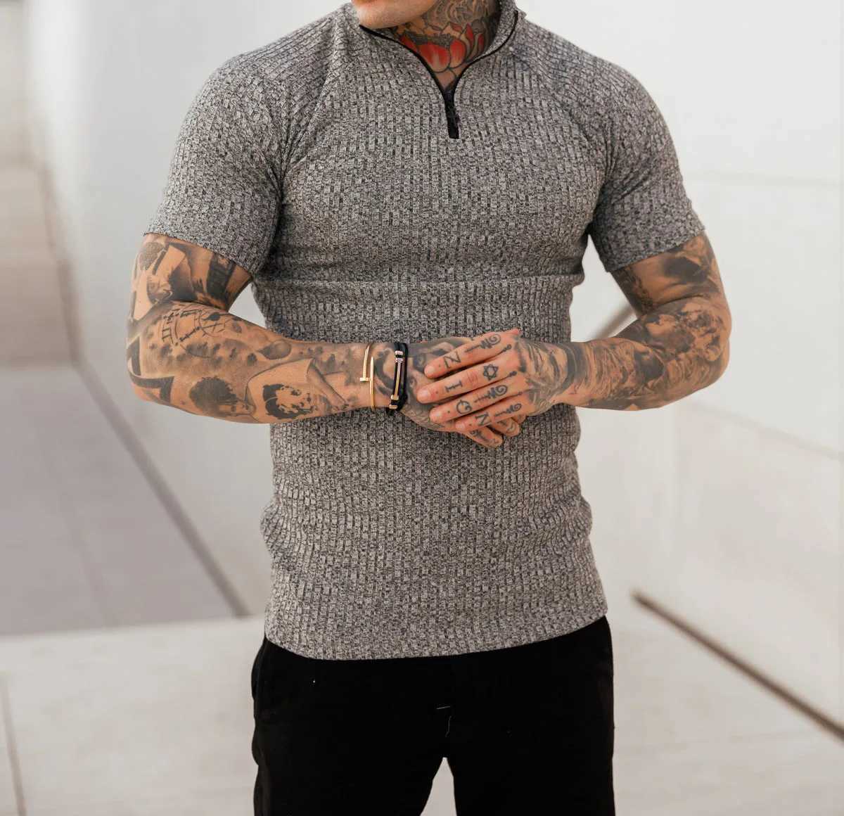 New Mens Slim-fit Multi-color Zipper Standing Collar Polo Shirt Mens Casual Vertical Stripes Short Sleeve Youth Mens WearX240920