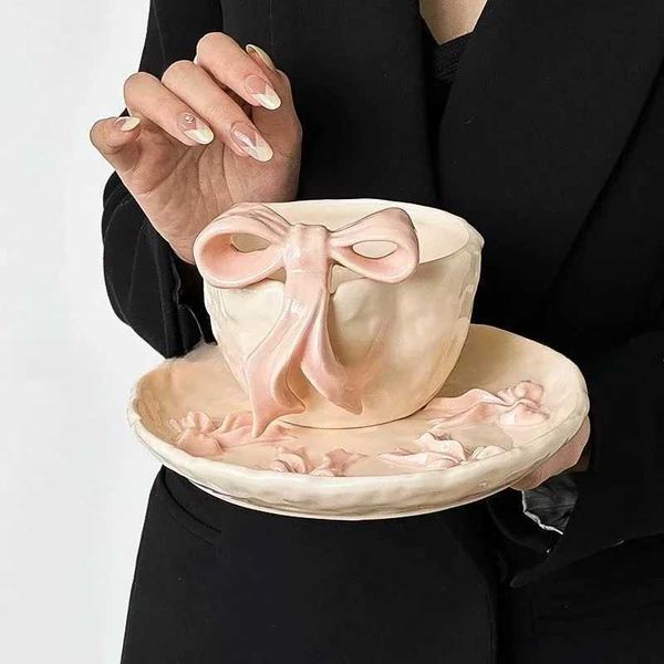 Three dimensional arched relief ceramic bowls and plates gentle and romantic pink desserts breakfast boards gifts and photo props Y240102